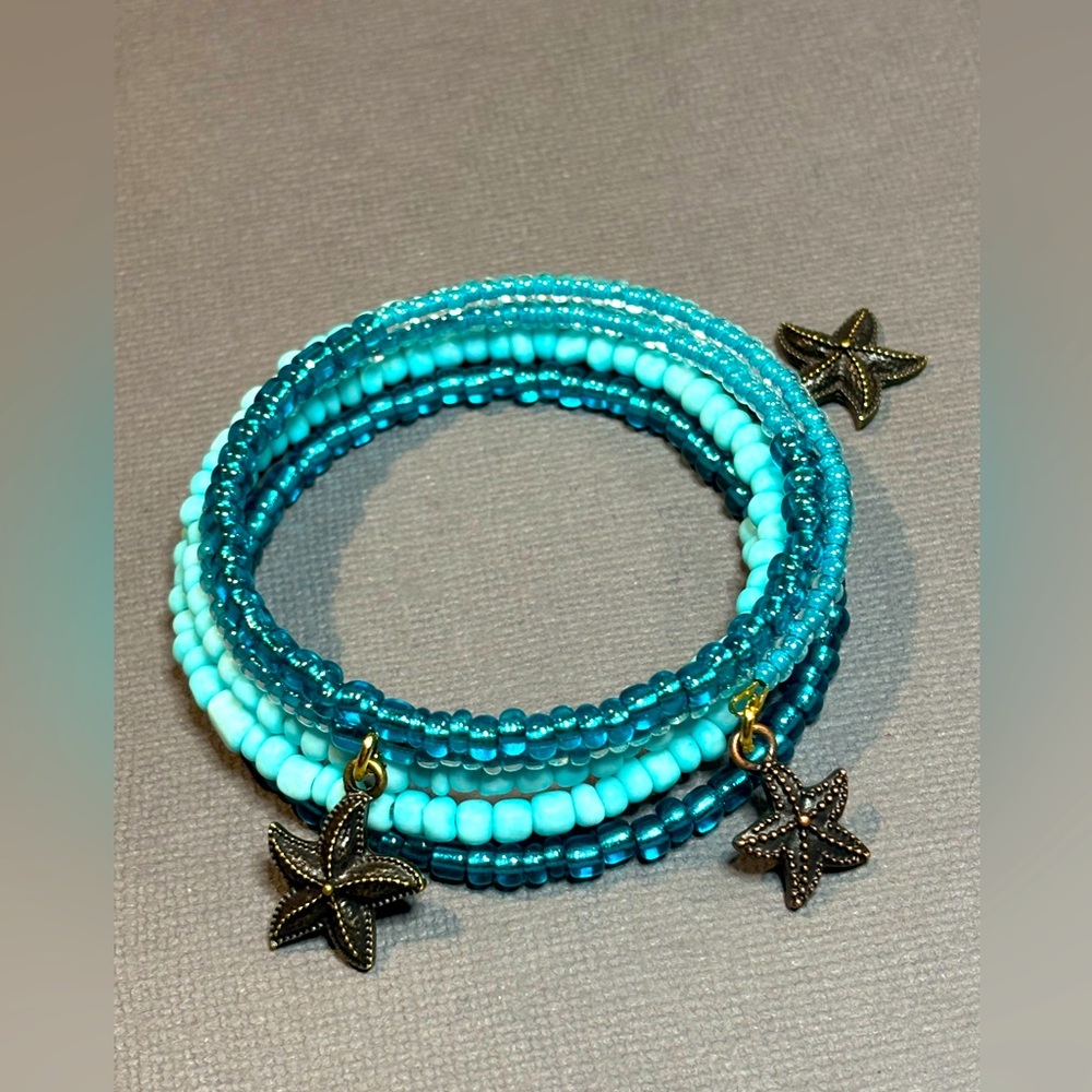 ☀️Memory Wire Turquoise colored beads with Starfish Charms☀️